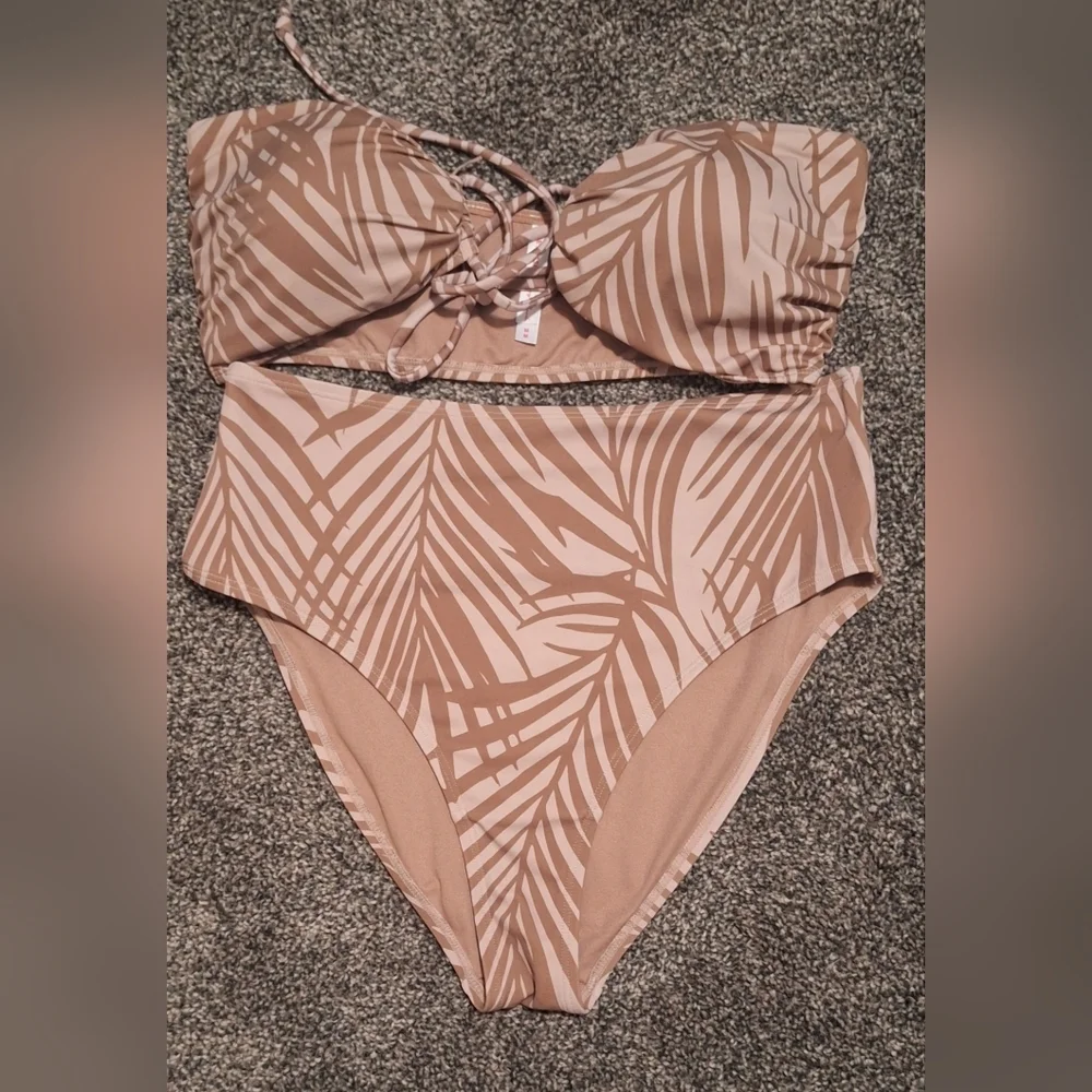 Joe Fresh Collab Roxy Earle Swim - Picture 2 of 7